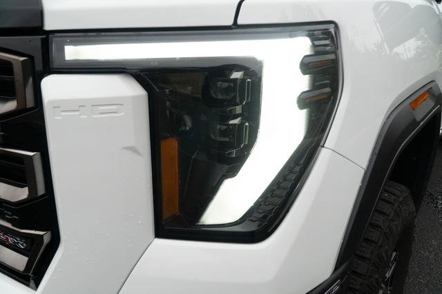 Used 2025 GMC Sierra 2500 AT4X image 37