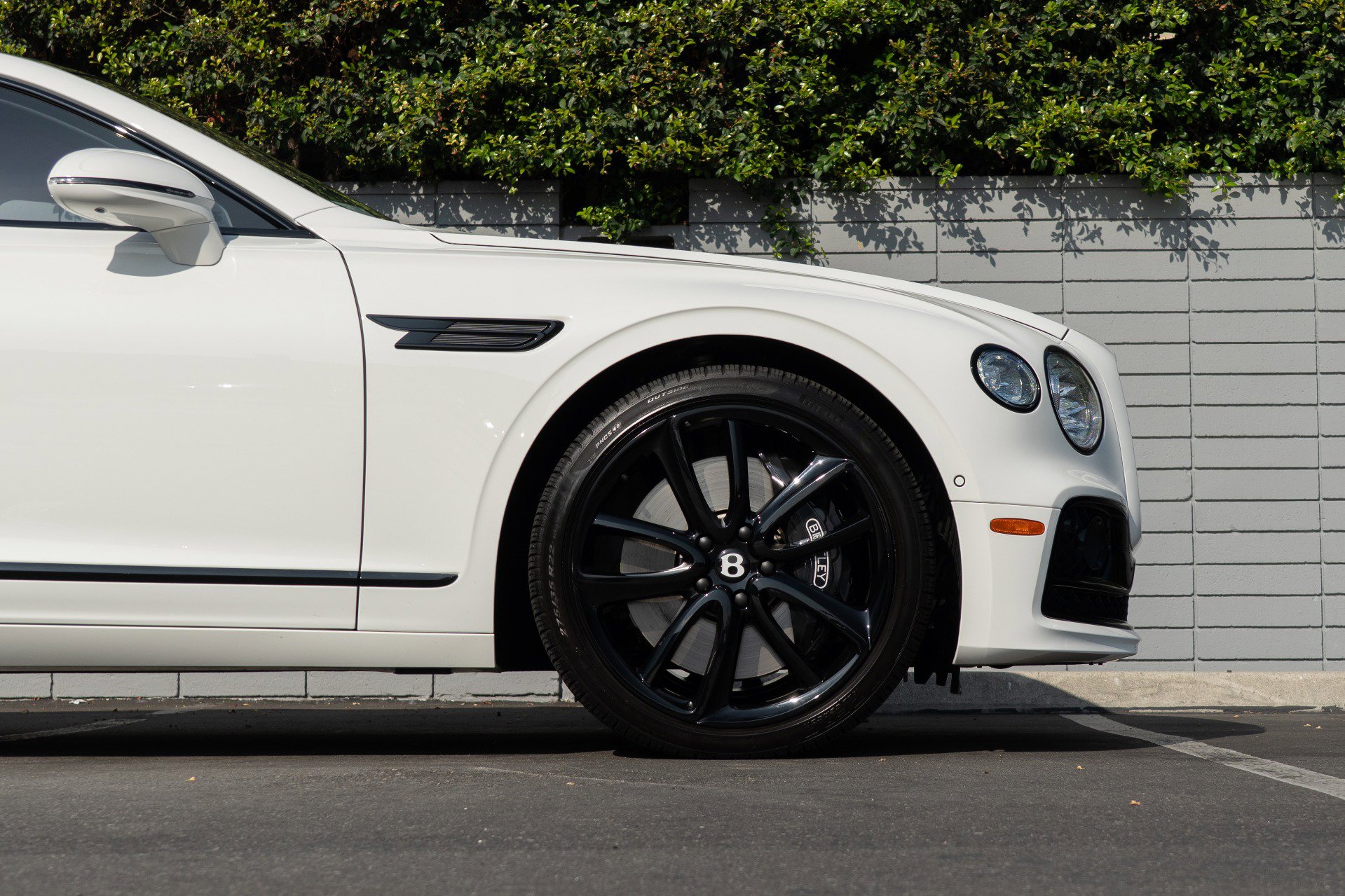 Used 2024 Bentley Flying Spur V8 image 10