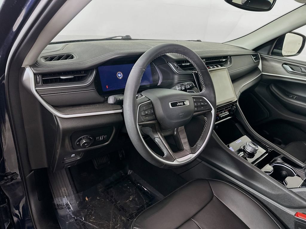 Certified 2023 Jeep Grand Cherokee Limited image 17