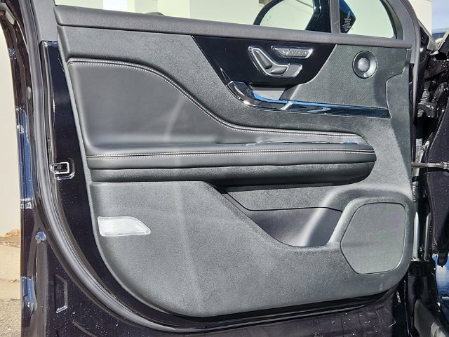 New 2025 Lincoln Corsair Reserve w/ Equipment Group 202A AWD/4WD image 7