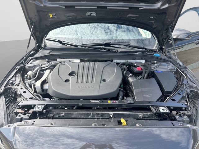 Certified 2025 Volvo V60 B5 Cross Country Plus AWD/4WD image 21