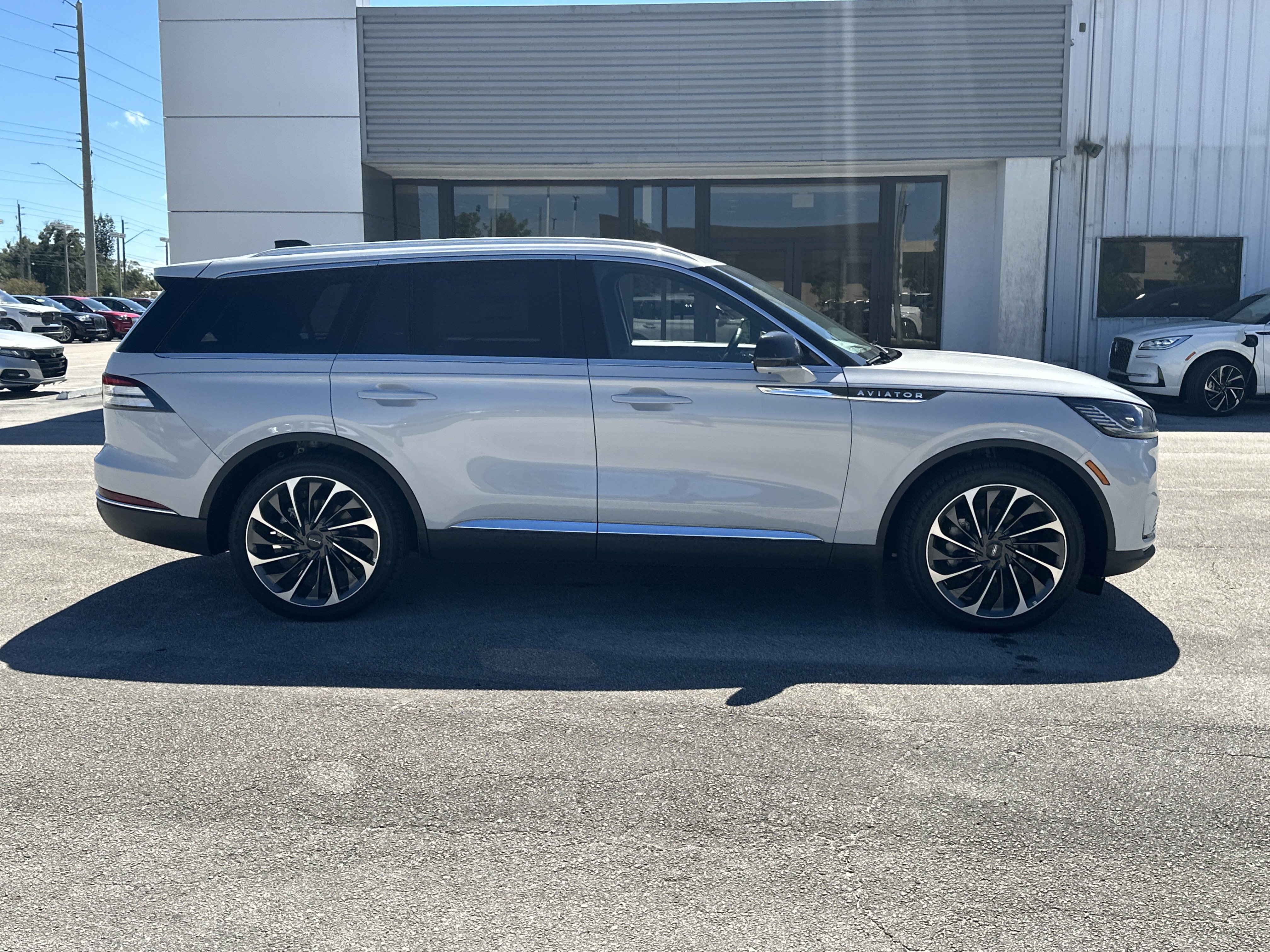 New 2025 Lincoln Aviator Reserve w/ Equipment Group 201A image 5