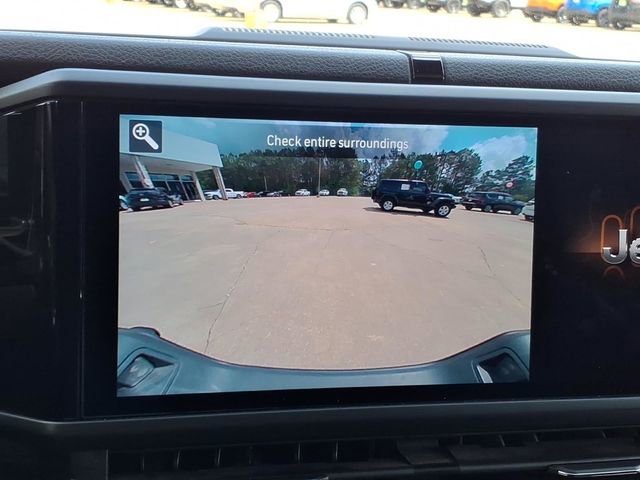 Used 2025 Jeep Gladiator Sport image 29