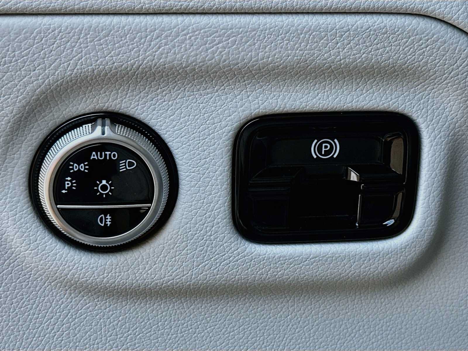 Used 2023 Mercedes-Benz EQE 350+ 4MATIC SUV w/ AMG Line Exterior Package image 10