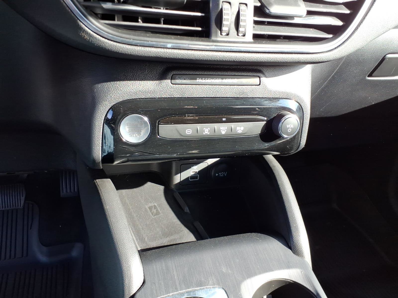 Certified 2025 Ford Escape Platinum w/ Class II Trailer Tow Package FWD image 20