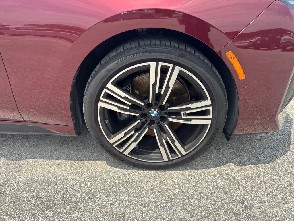 New 2025 BMW 740i xDrive w/ Premium Package AWD/4WD image 3