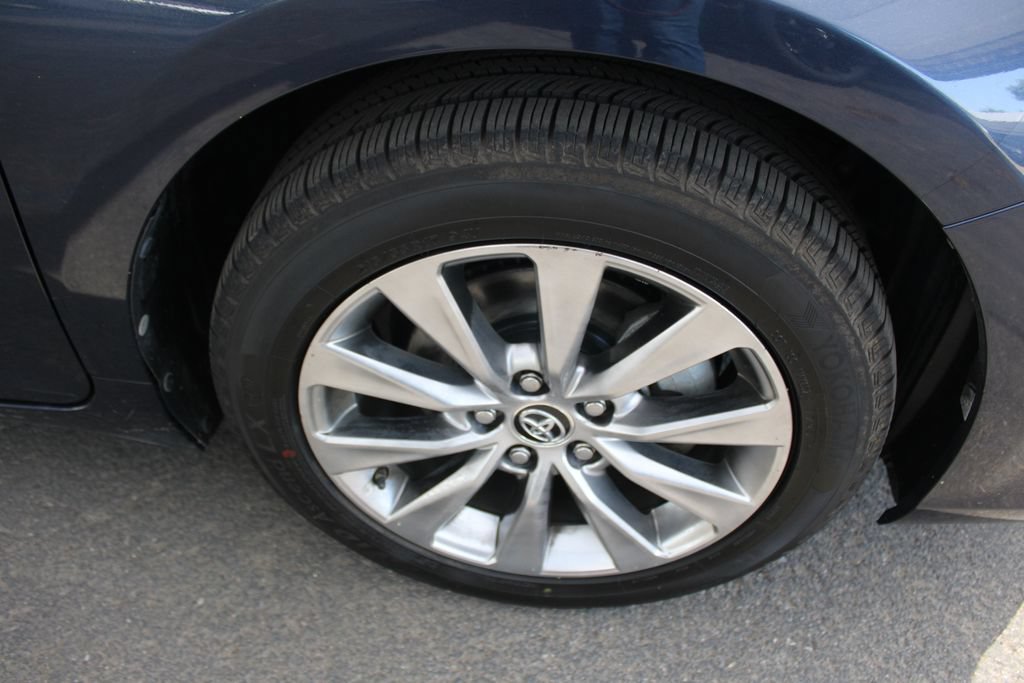Used 2015 Toyota Camry XLE w/ Moonroof Package FWD image 61