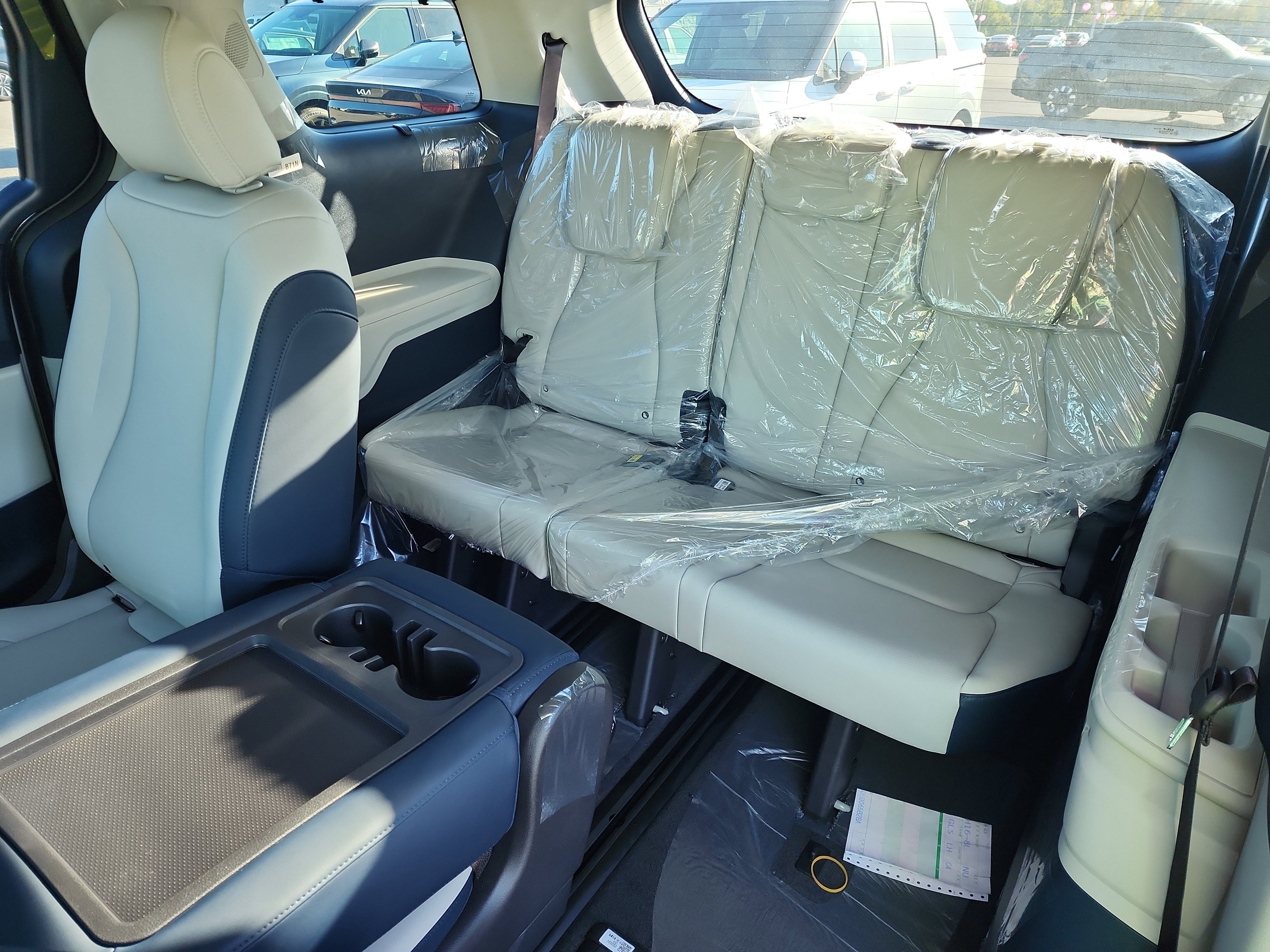 New 2026 Kia Carnival EX image 7