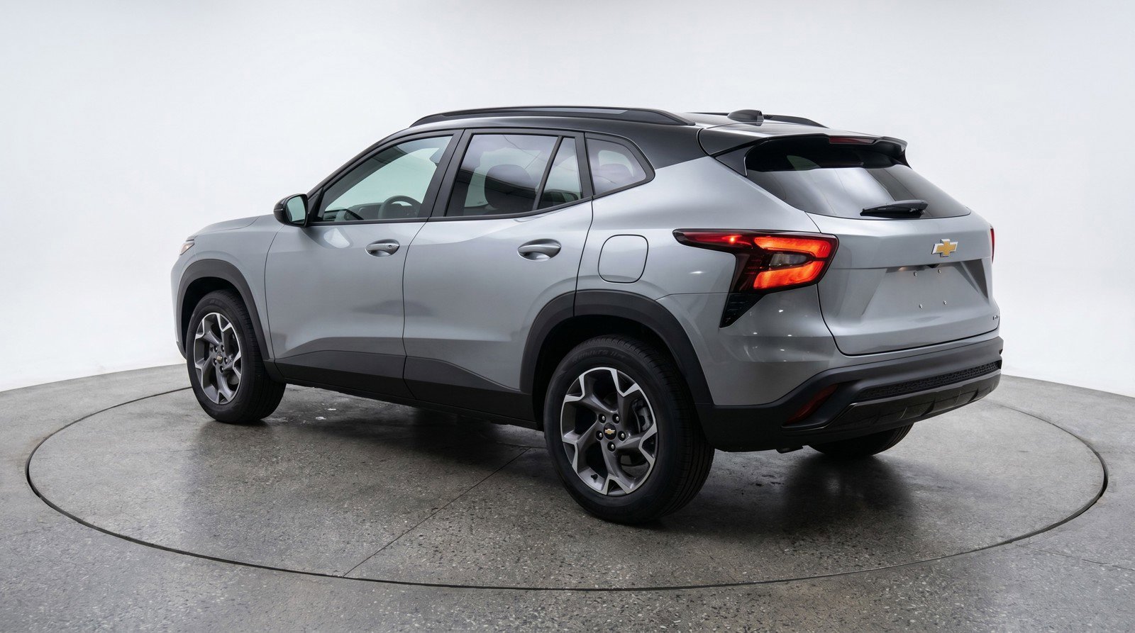 Used 2025 Chevrolet Trax LT FWD image 6