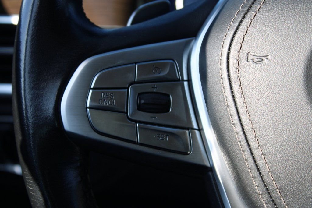 Used 2018 BMW 750i image 14