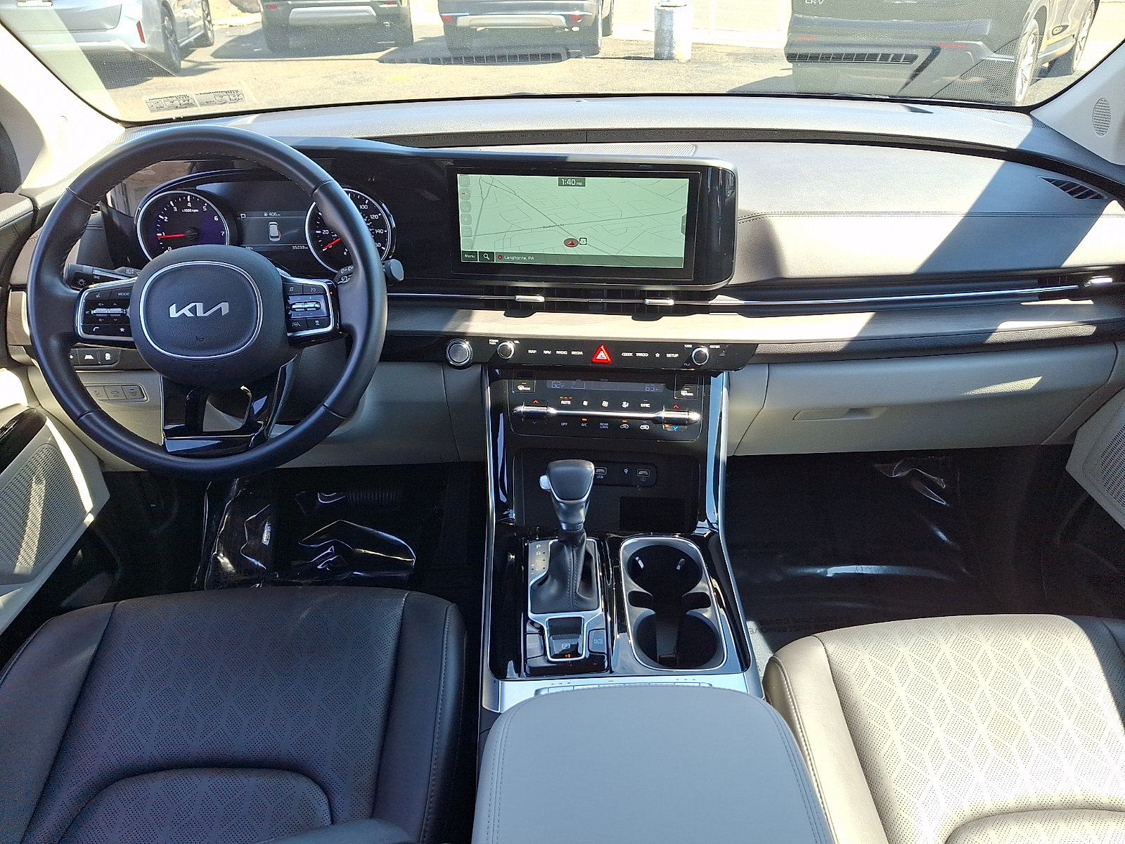 Used 2024 Kia Carnival EX FWD image 11