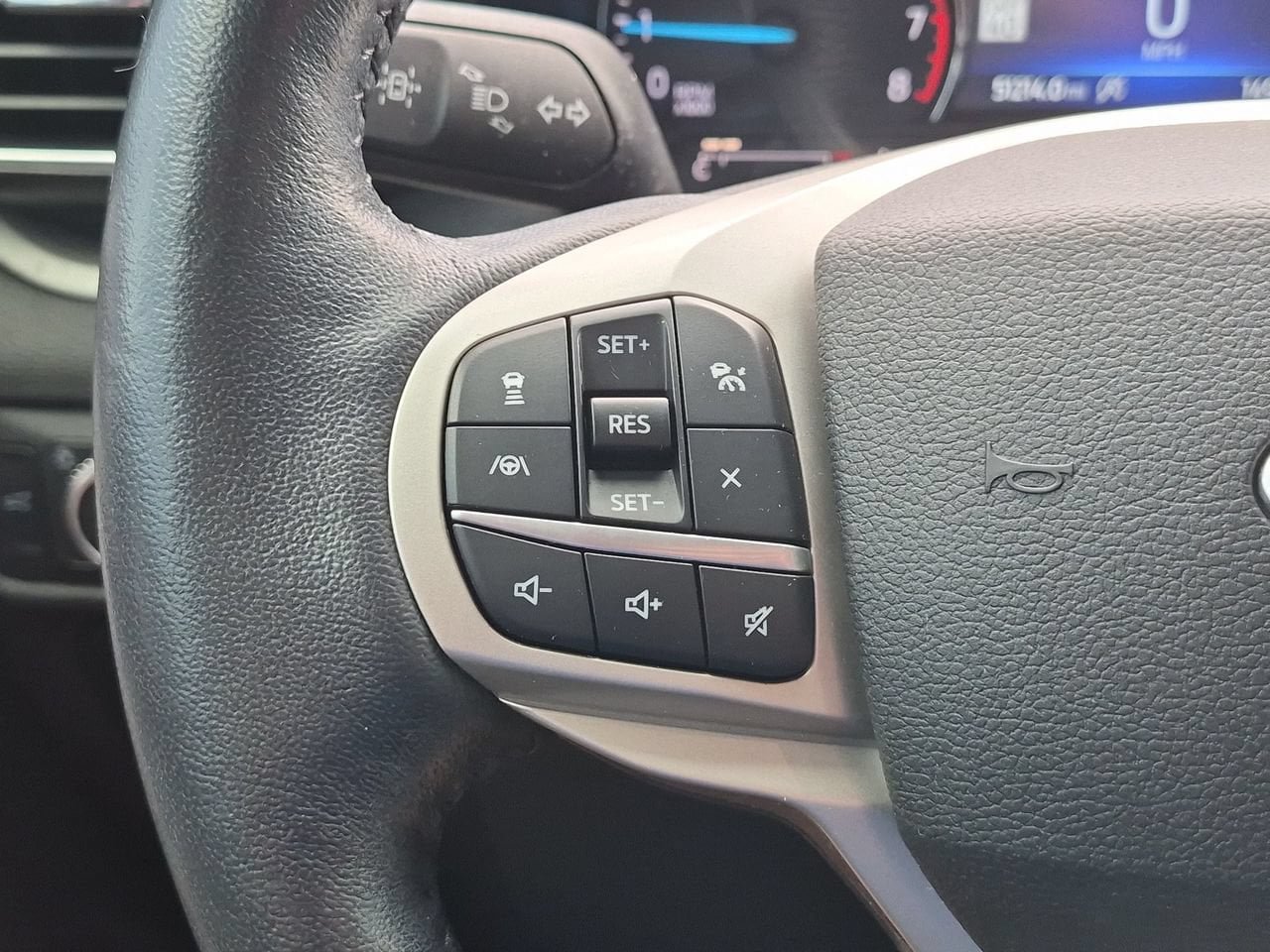 Used 2021 Ford Explorer XLT w/ Equipment Group 202A RWD image 11