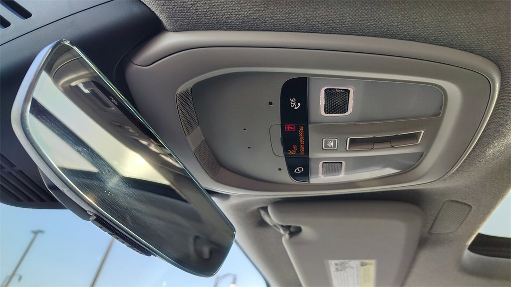 Certified 2025 Volvo XC40 B5 Plus image 24