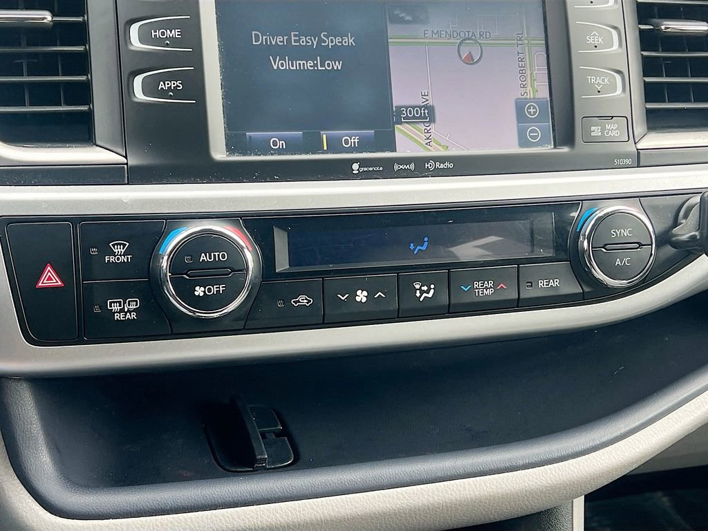 Used 2019 Toyota Highlander XLE AWD/4WD image 18