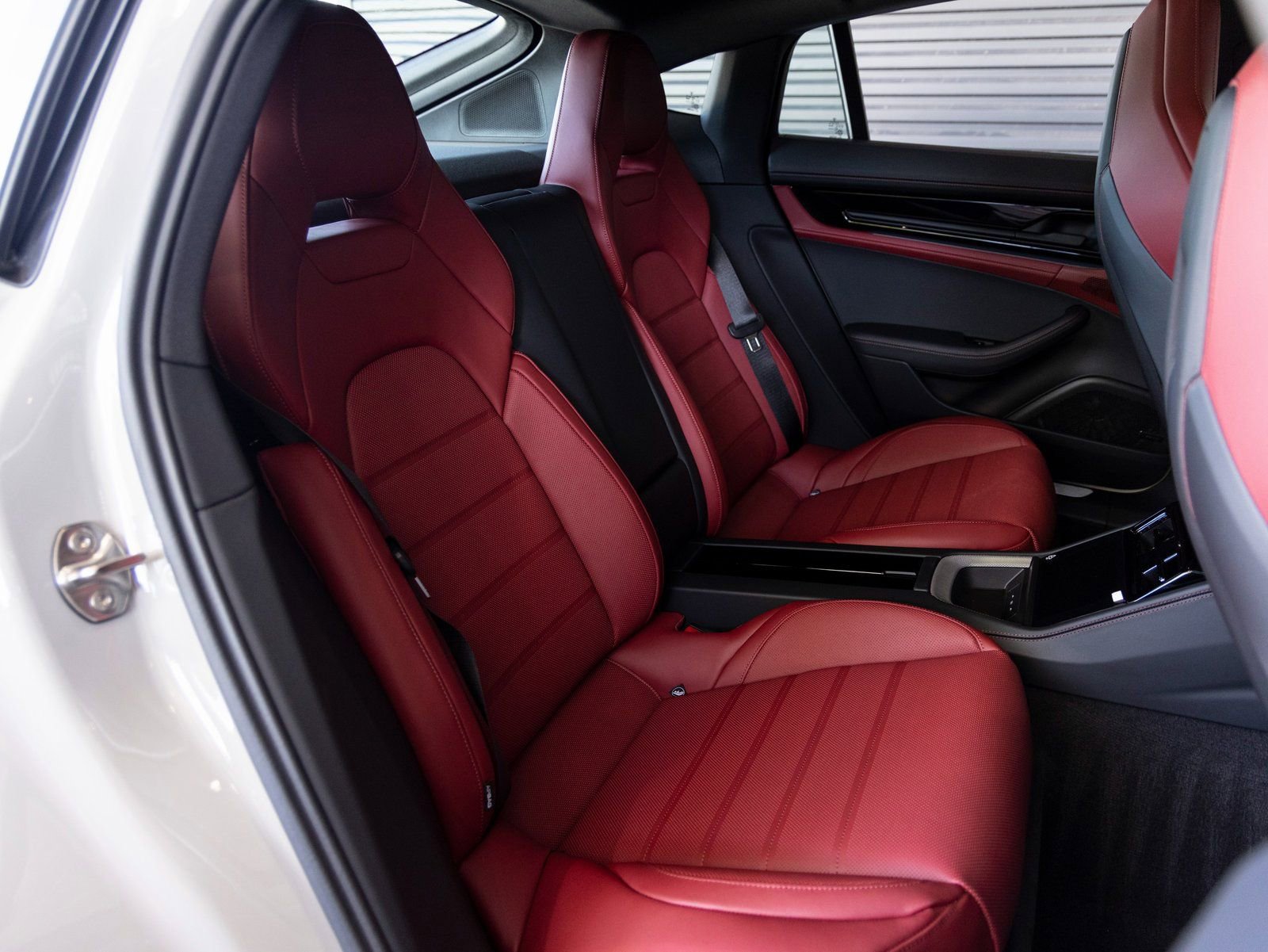 Used 2025 Porsche Panamera 4 image 30