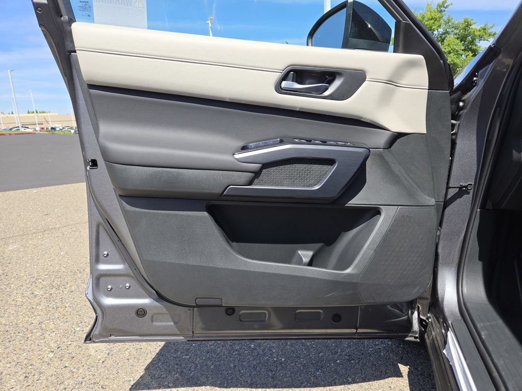 New 2026 Nissan Pathfinder SL AWD/4WD image 9