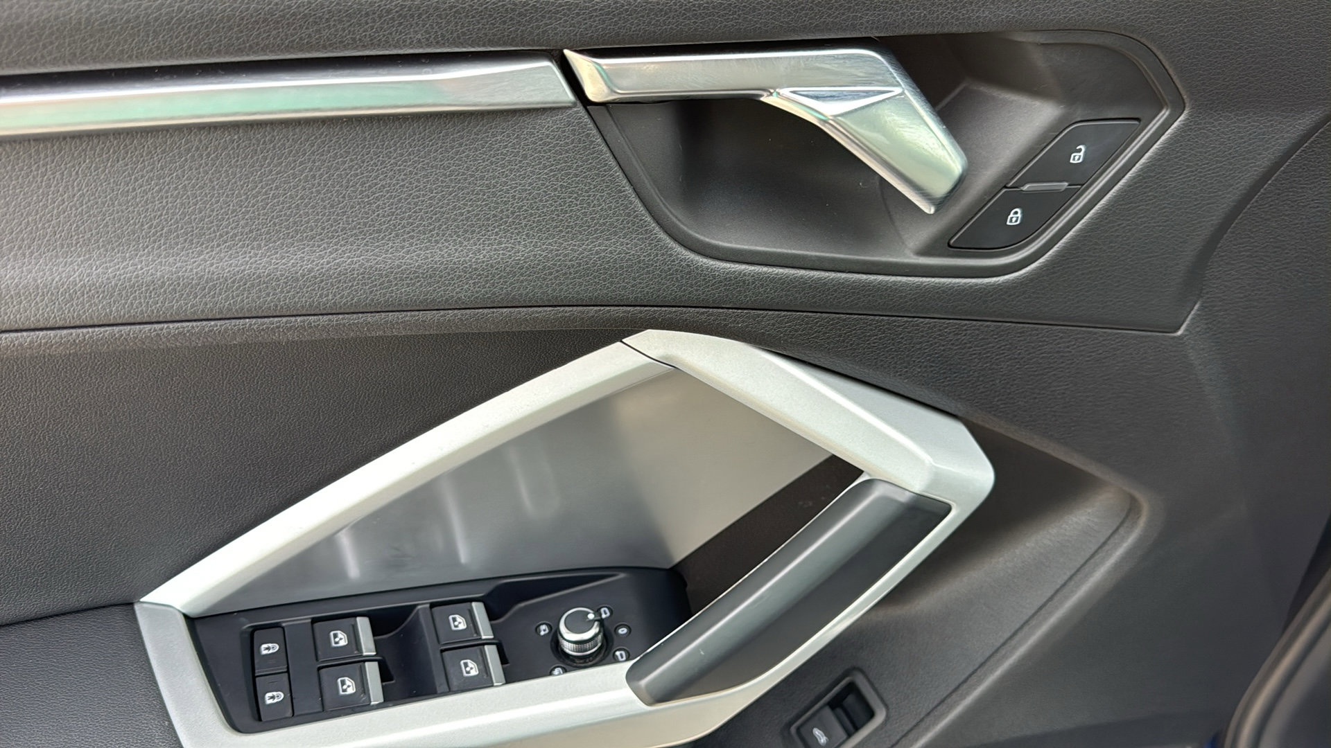 Used 2021 Audi Q3 2.0T Premium w/ Convenience Package image 11