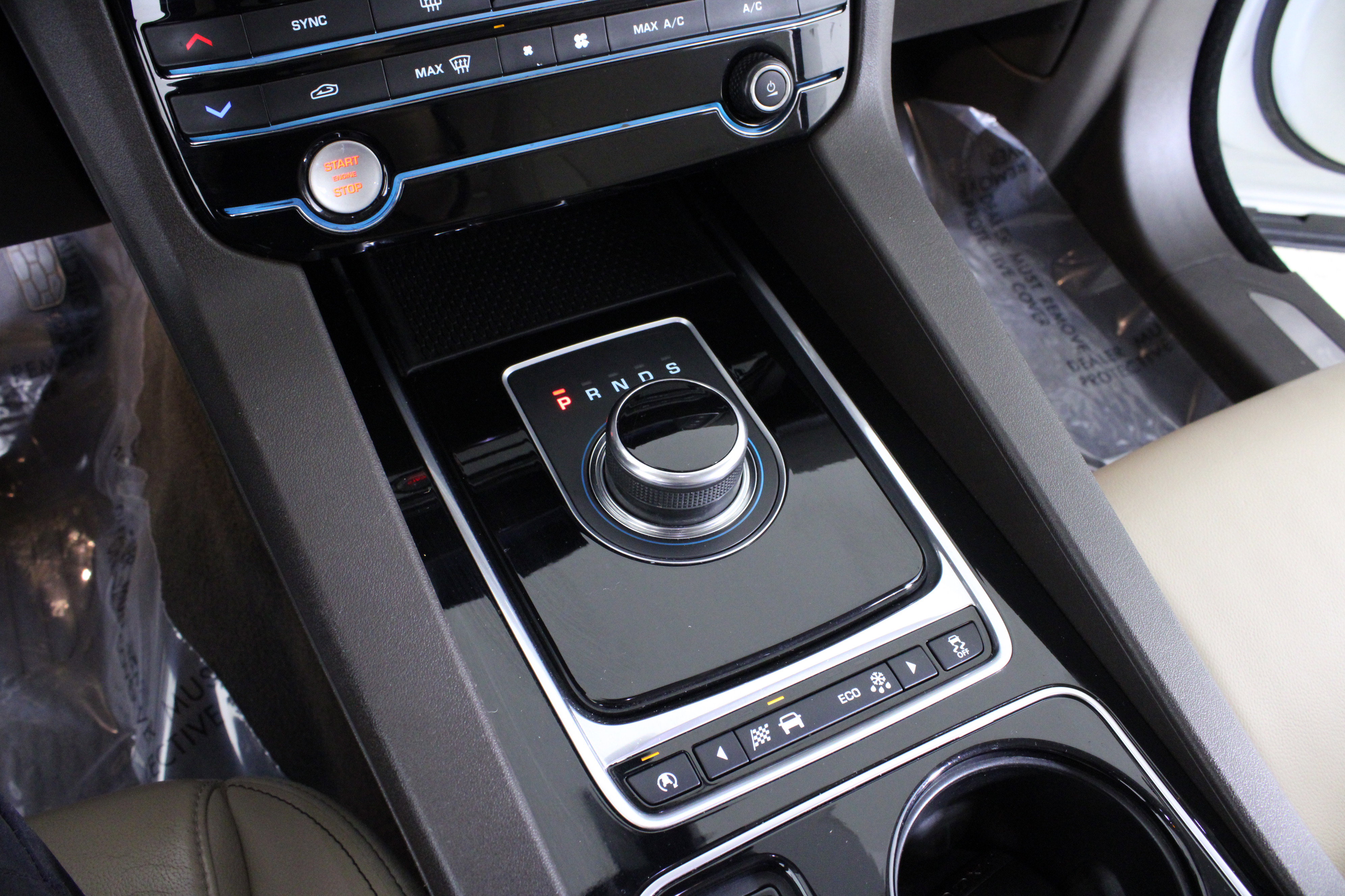 Used 2017 Jaguar F-PACE Prestige image 30