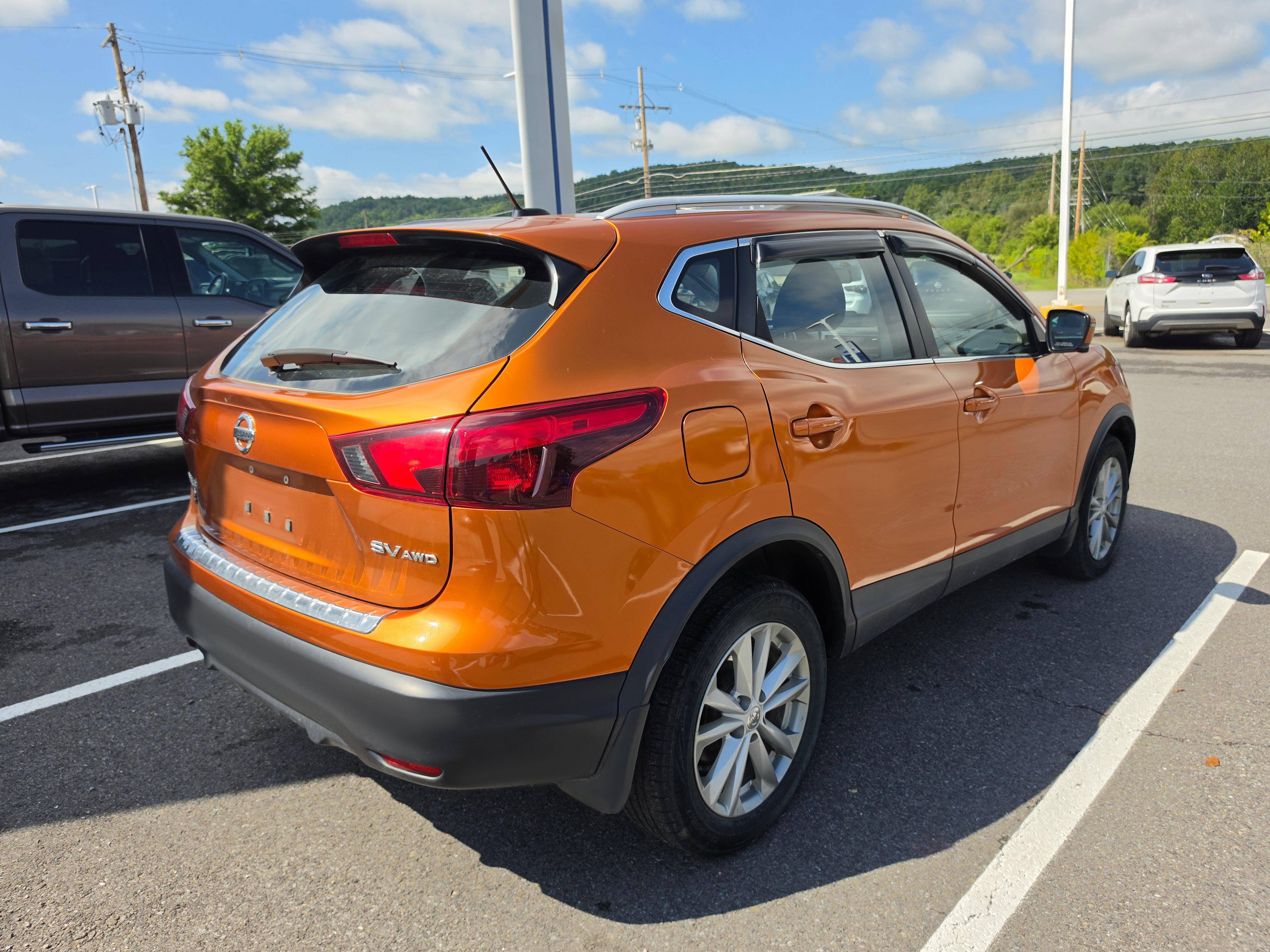 Used 2017 Nissan Rogue Sport SV w/ SV Premium Package AWD/4WD image 3