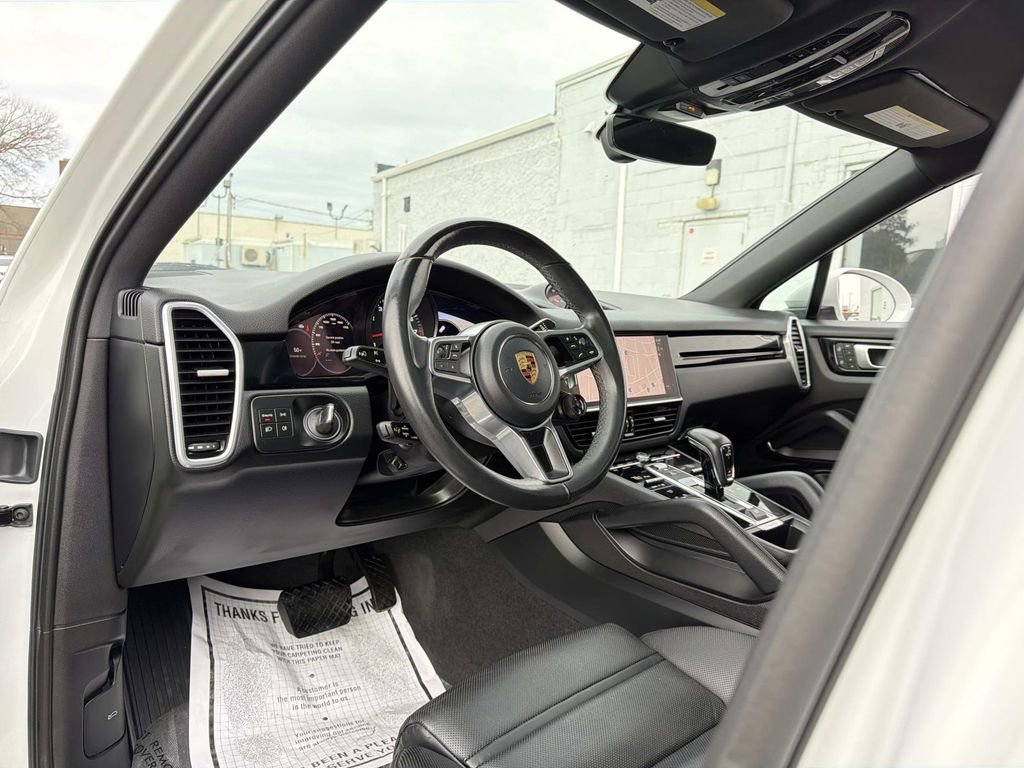 Used 2023 Porsche Cayenne Platinum Edition image 32