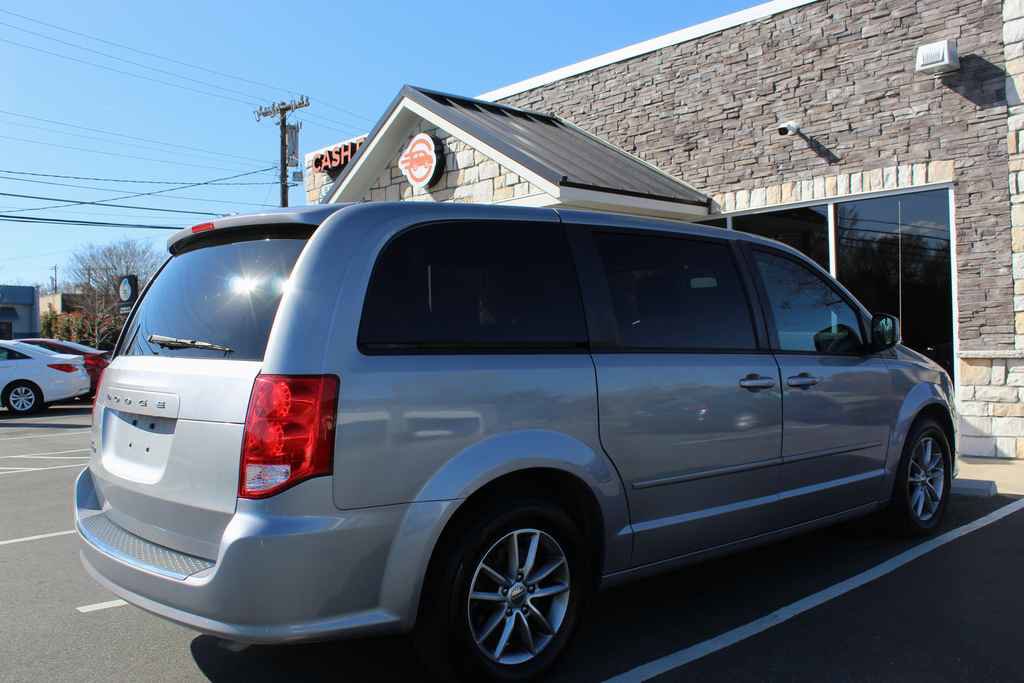 Used 2015 Dodge Grand Caravan SE image 5
