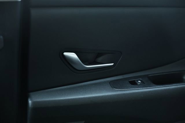 Used 2023 Hyundai Elantra SEL w/ Preferred Accessory Package image 42