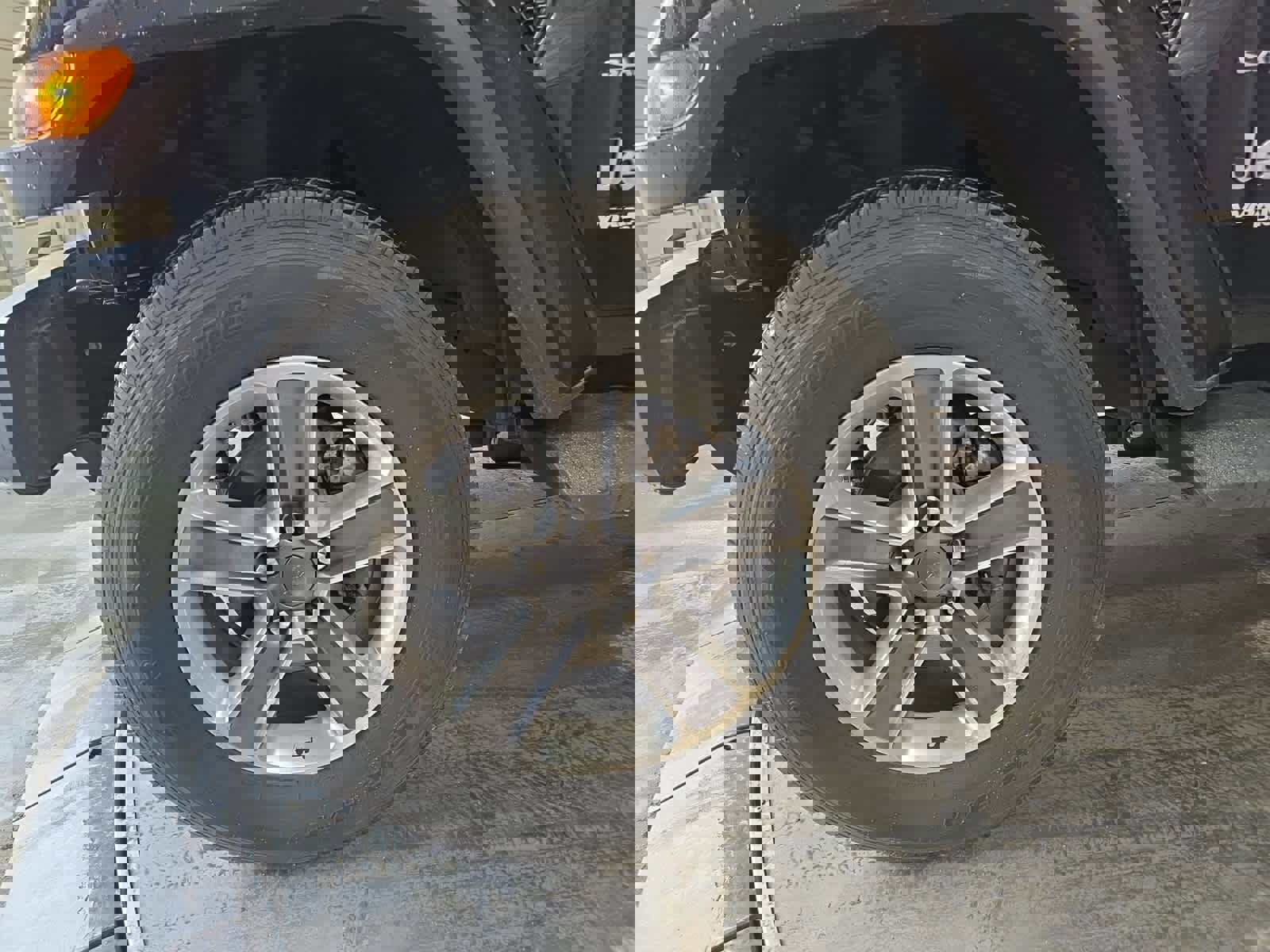 Used 2022 Jeep Wrangler Unlimited Sahara image 2