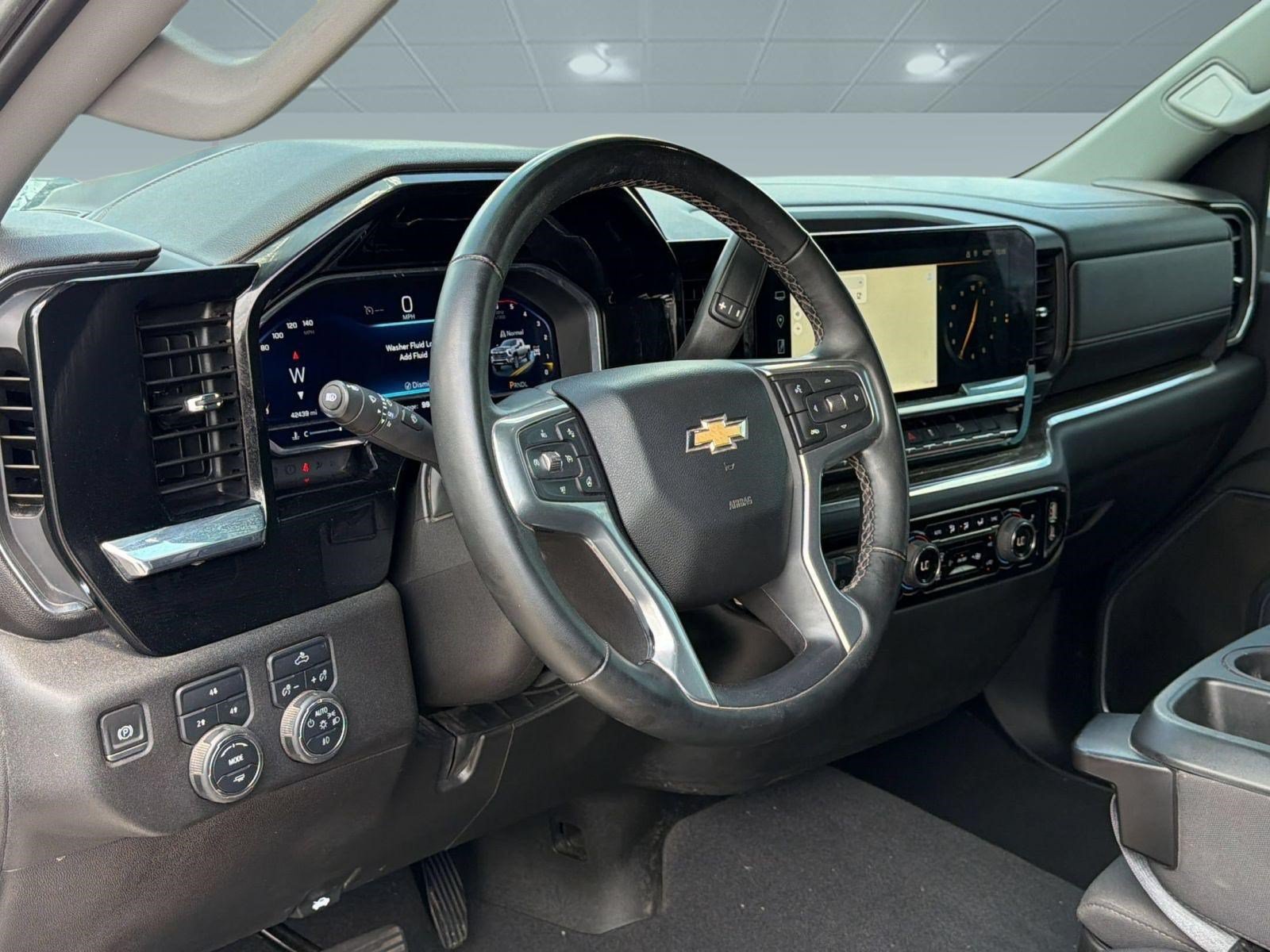 Used 2024 Chevrolet Silverado 2500 LT AWD/4WD image 4