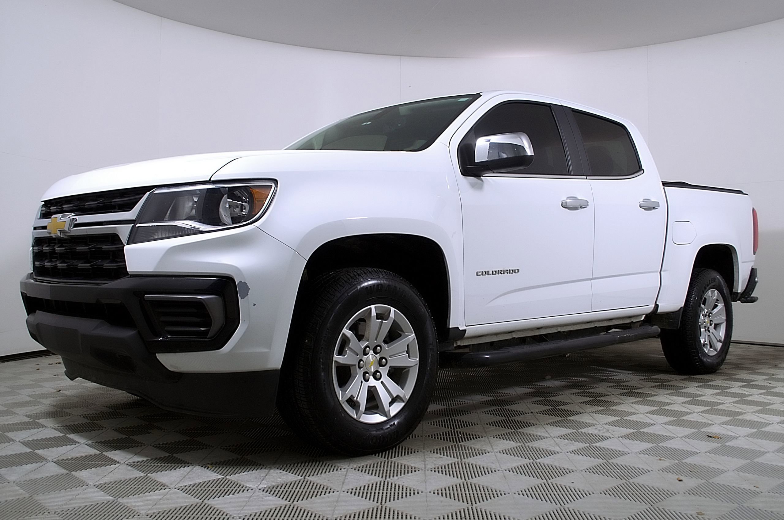 Used 2022 Chevrolet Colorado LT w/ Chrome Appearance Package image 3