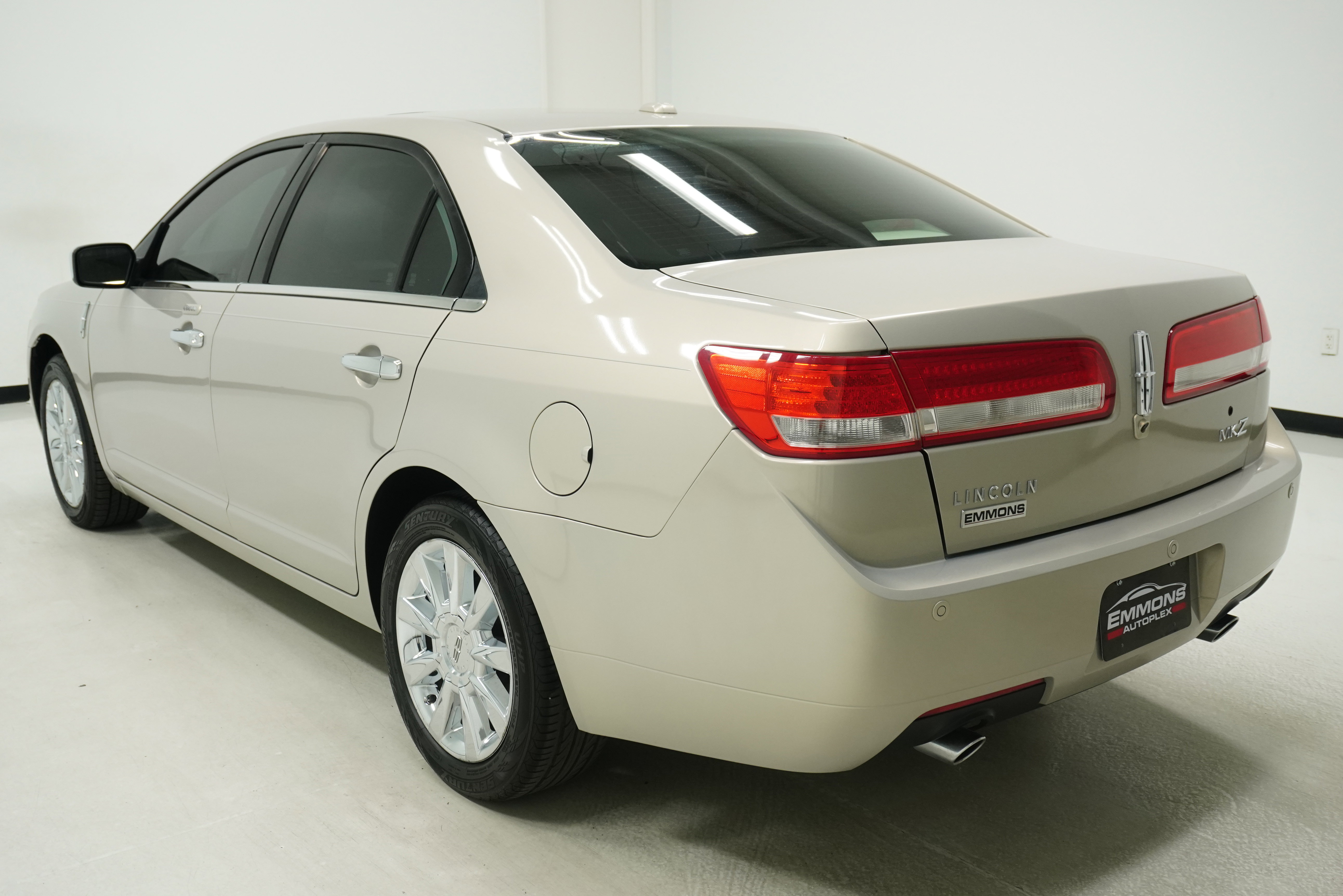 Used 2010 Lincoln MKZ image 6