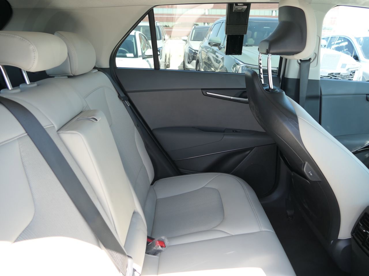 Used 2025 Kia Niro EX FWD image 23
