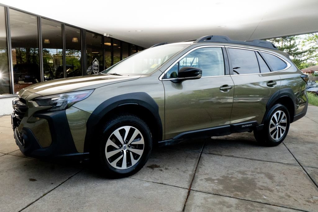 Used 2024 Subaru Outback Premium AWD/4WD image 3