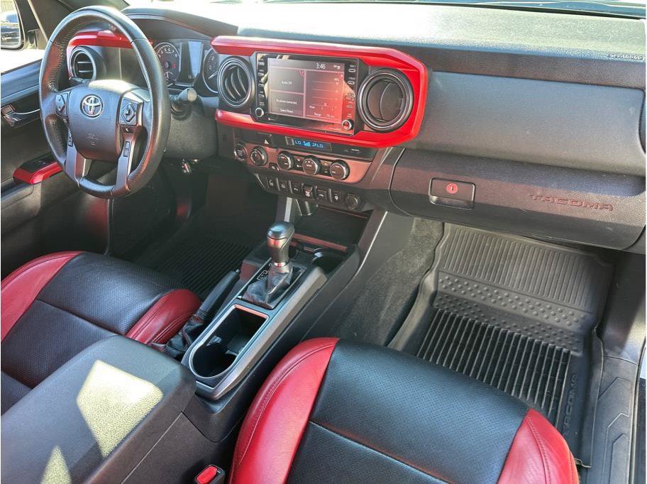 Used 2021 Toyota Tacoma TRD Off-Road w/ Technology Package AWD/4WD image 24