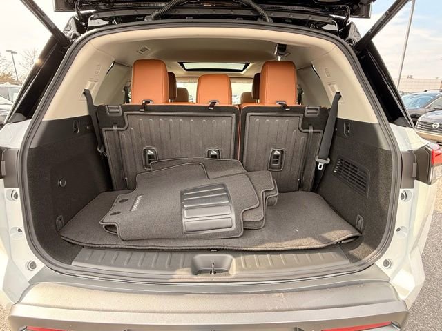 New 2026 Nissan Pathfinder Platinum w/ Cargo Package image 18