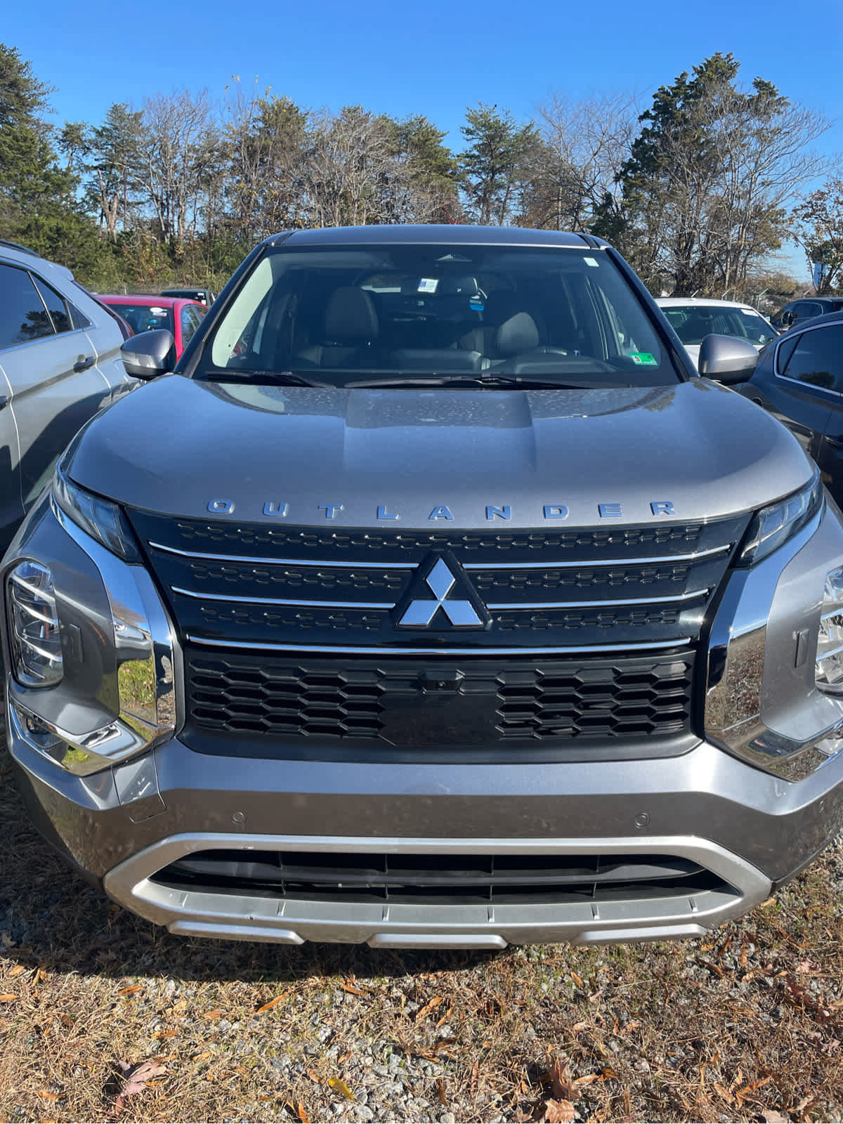 Used 2023 Mitsubishi Outlander SE image 1