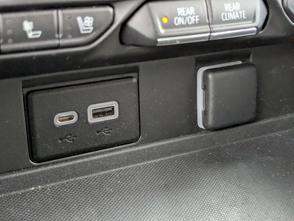 Used 2023 GMC Yukon SLT image 23