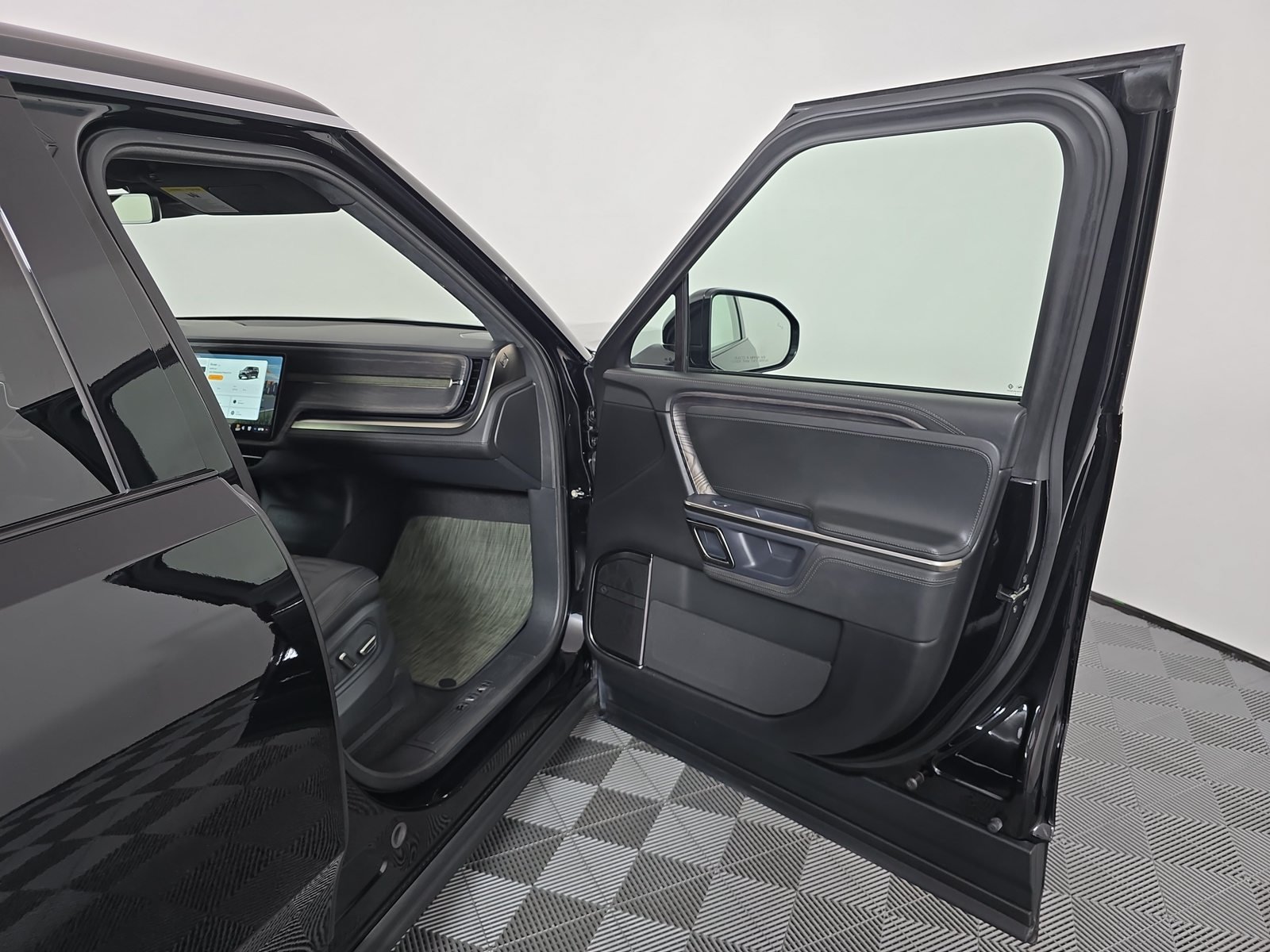 Used 2023 Rivian R1S Adventure Quad AWD/4WD image 18