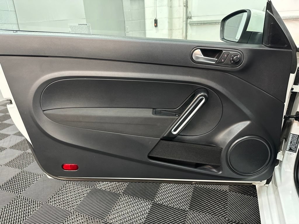 Used 2019 Volkswagen Beetle 2.0T S FWD image 17