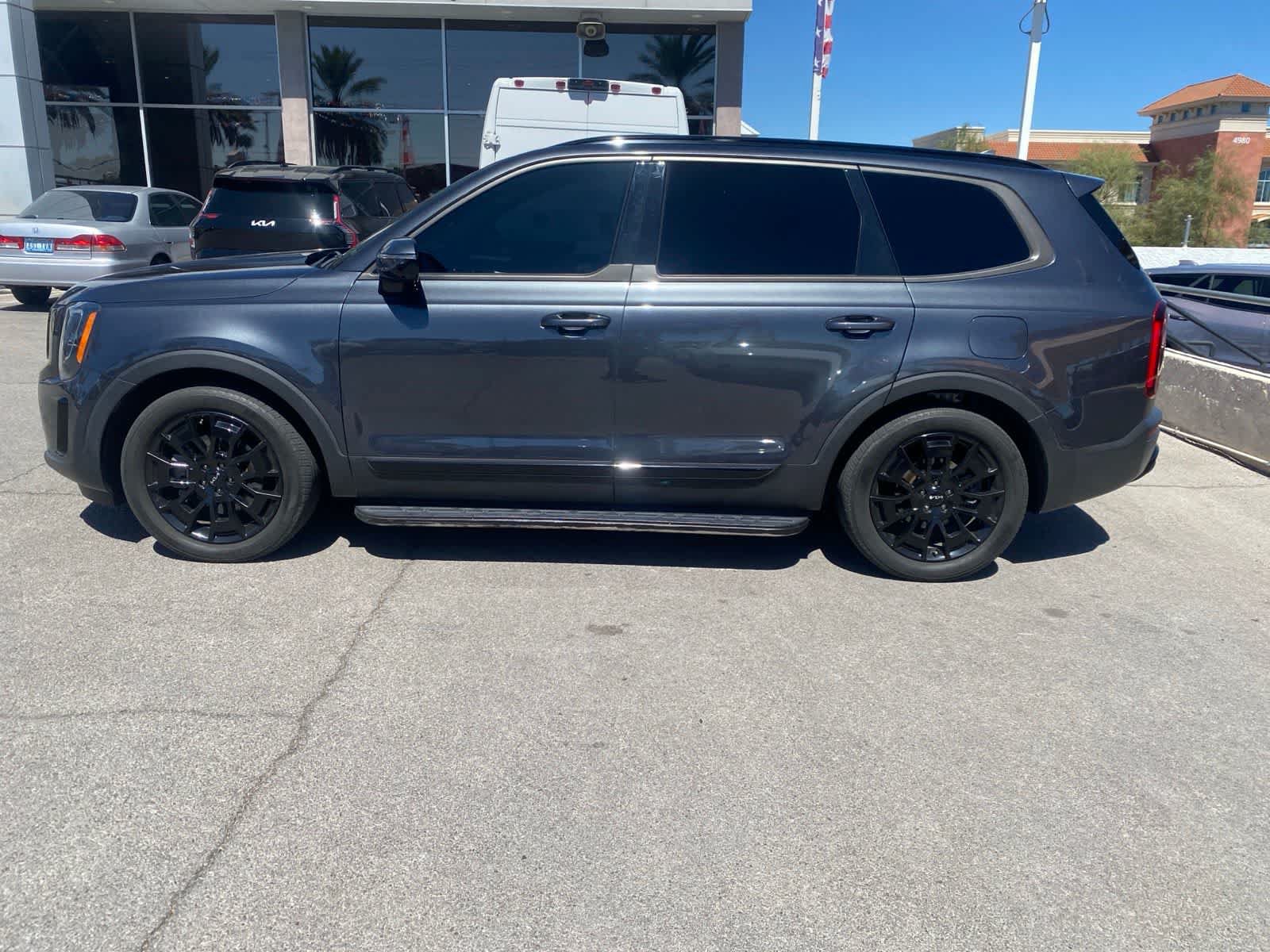 Used 2022 Kia Telluride SX w/ Nightfall Edition Package AWD/4WD image 9