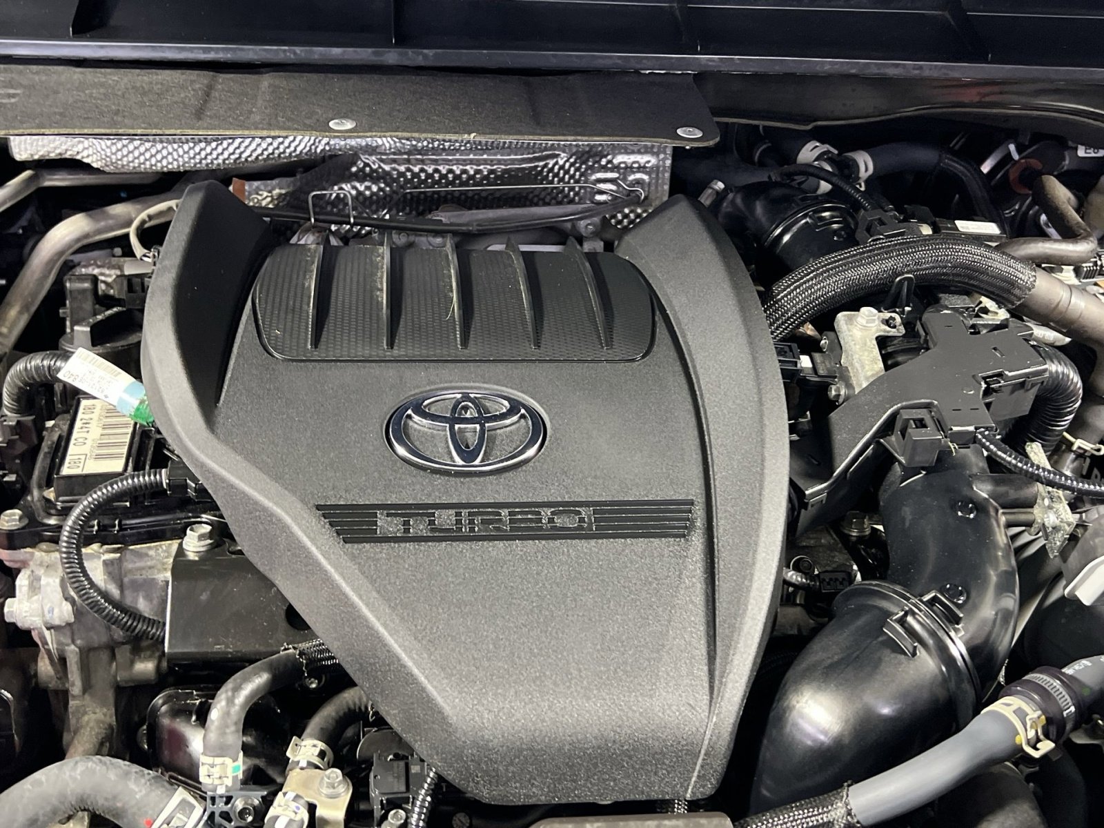 Used 2024 Toyota Highlander LE image 30