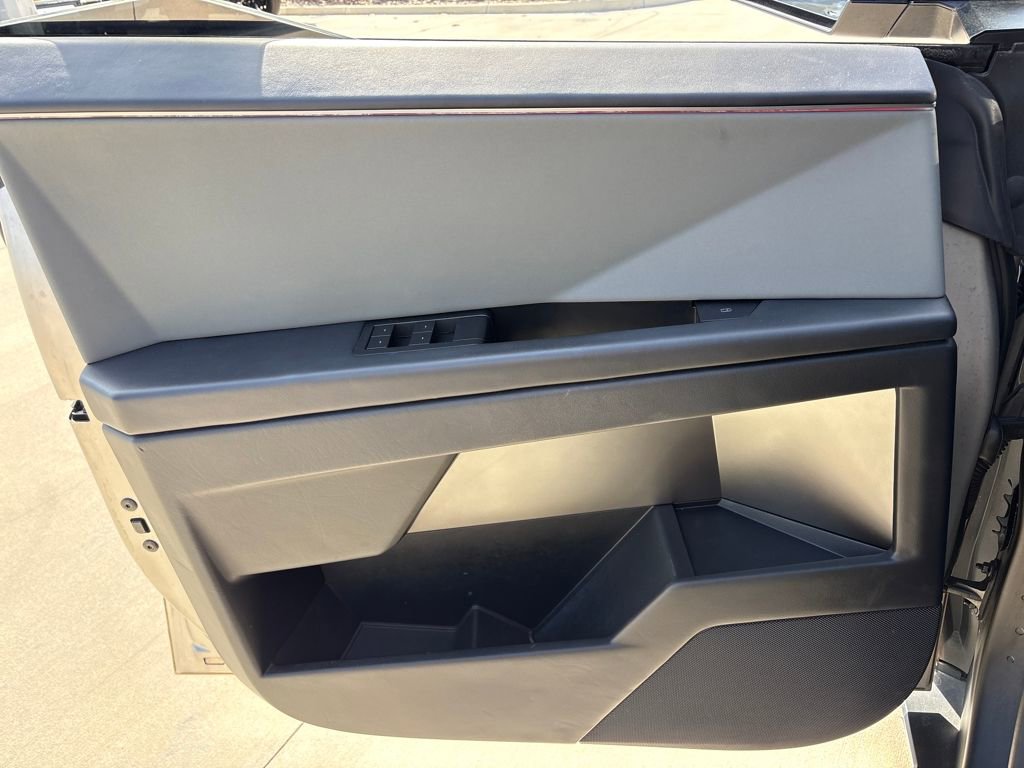 Used 2024 Tesla Cybertruck AWD Crew Cab image 15
