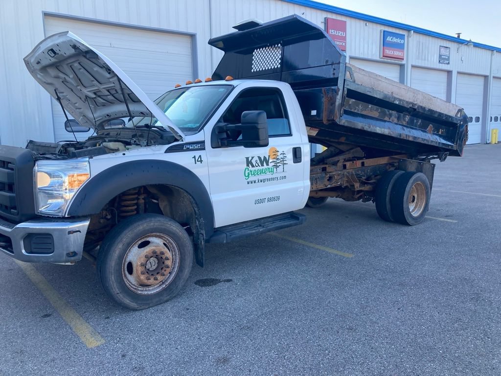 Used 2014 Ford F550 4x4 Regular Cab Super Duty image 2