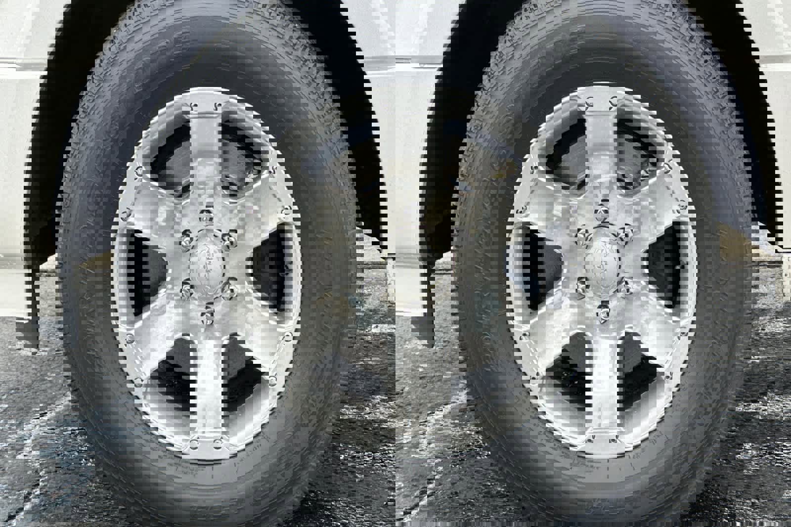 Used 2013 Ford Expedition Limited image 26