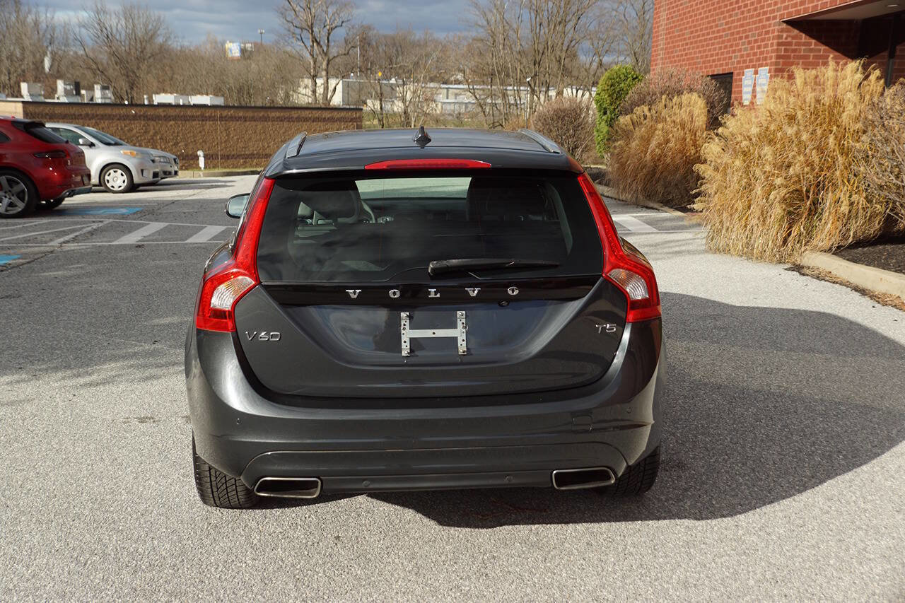 Used 2016 Volvo V60 T5 Premier w/ Convenience Package image 8