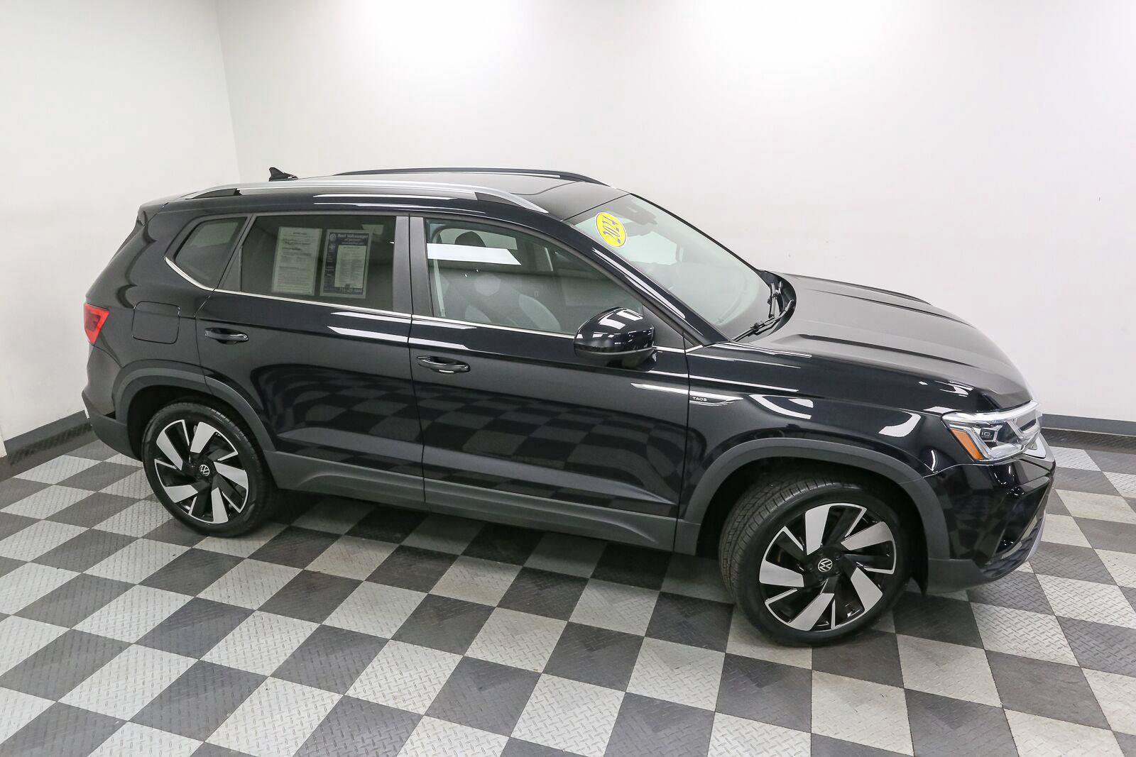Certified 2024 Volkswagen Taos SEL AWD/4WD image 6
