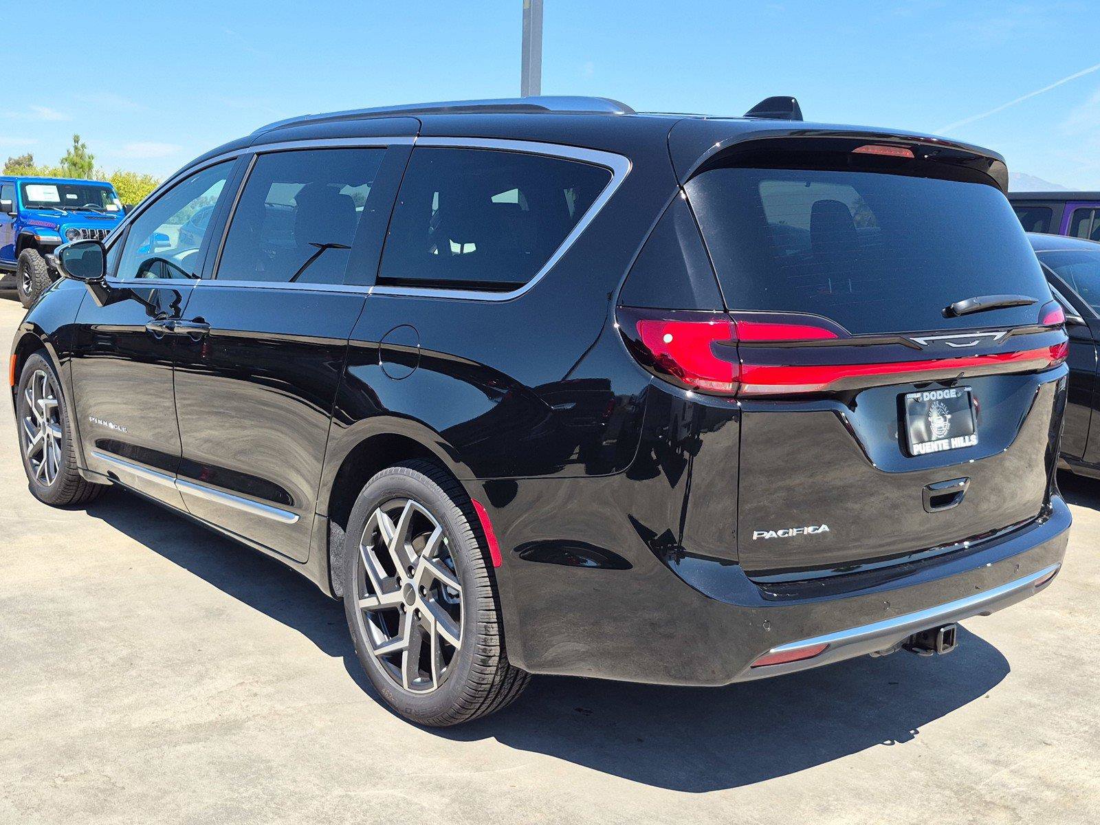New 2027 Chrysler Pacifica Pinnacle FWD image 4