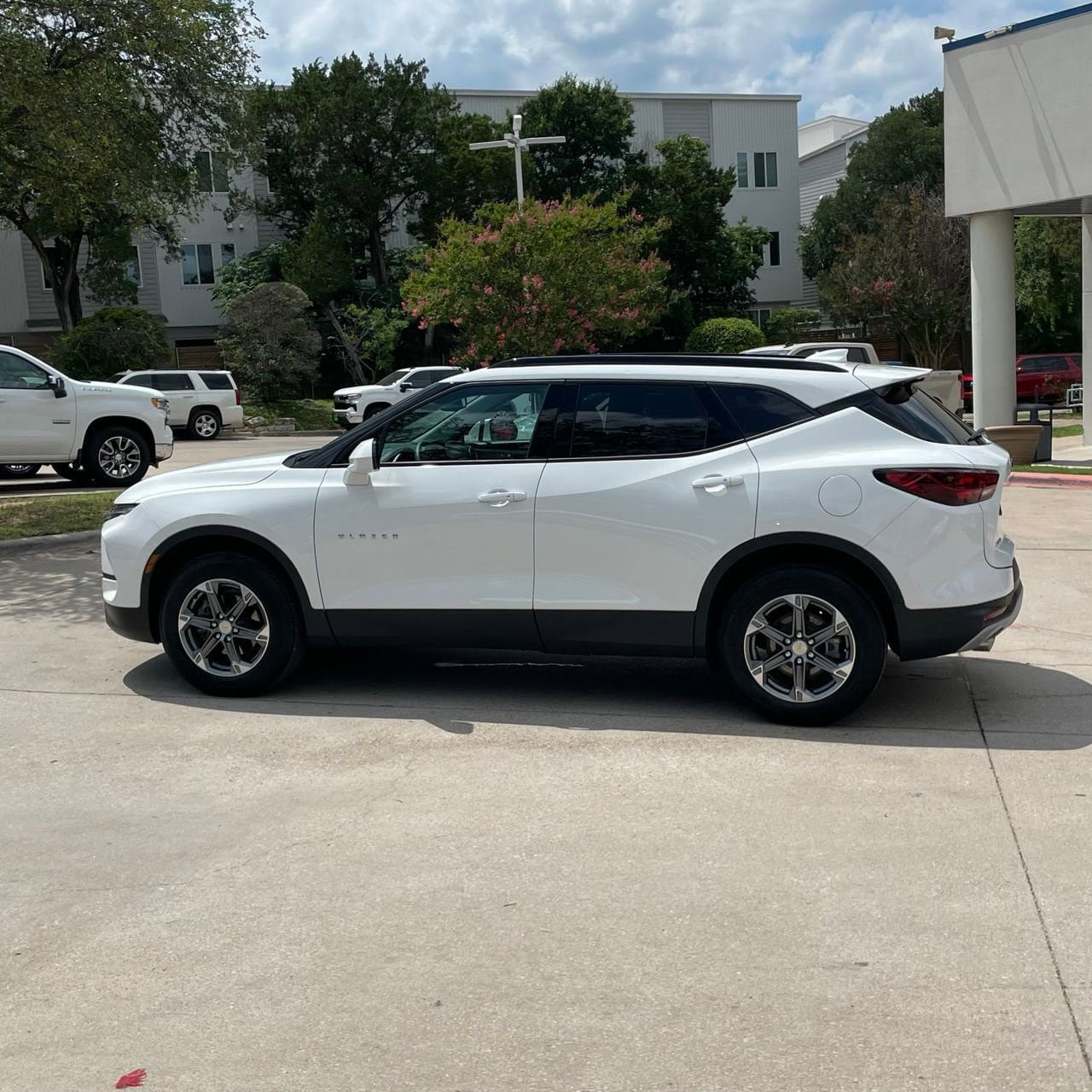Used 2024 Chevrolet Blazer LT w/ Convenience Package FWD image 3