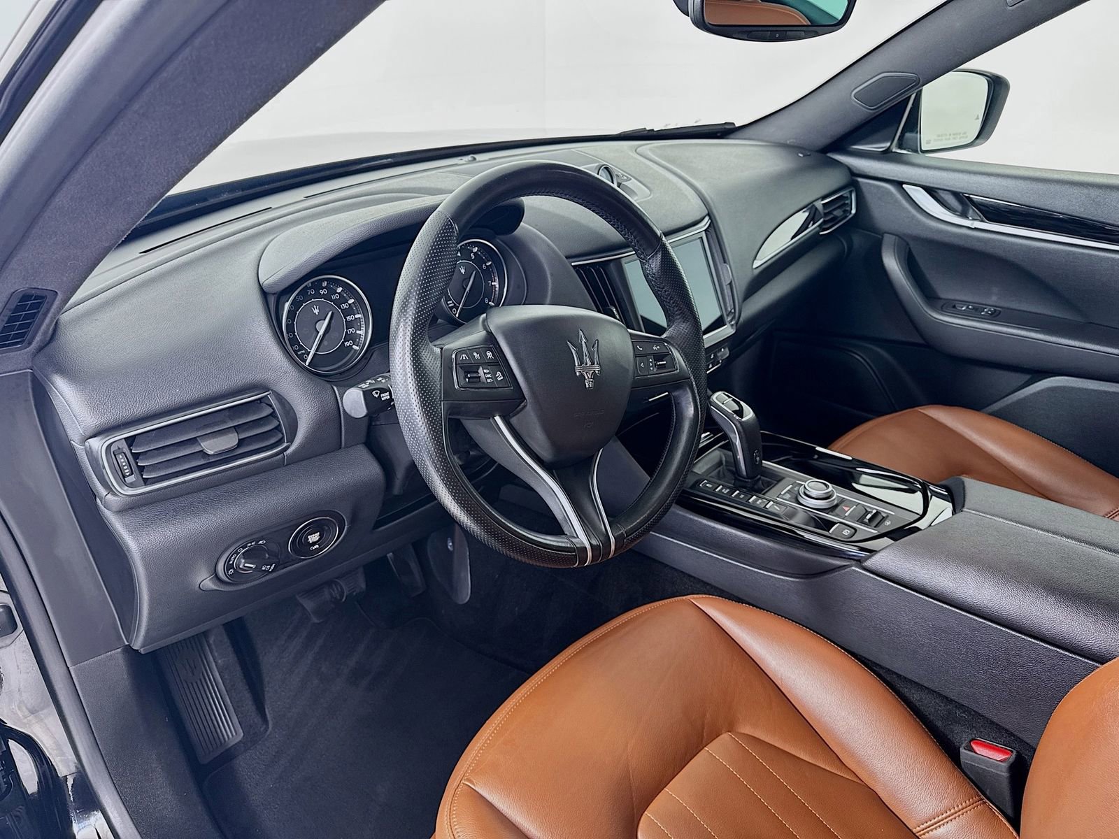 Used 2021 Maserati Levante image 10