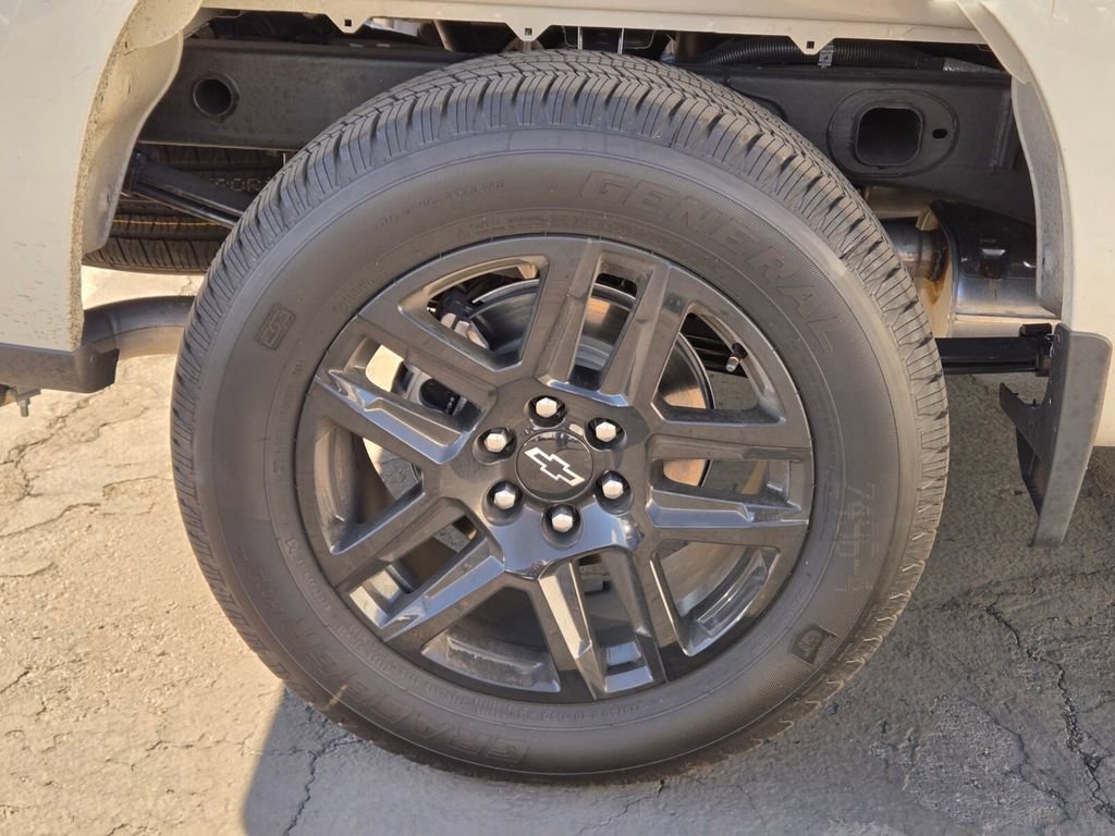 Used 2026 Chevrolet Silverado 1500 Custom image 3