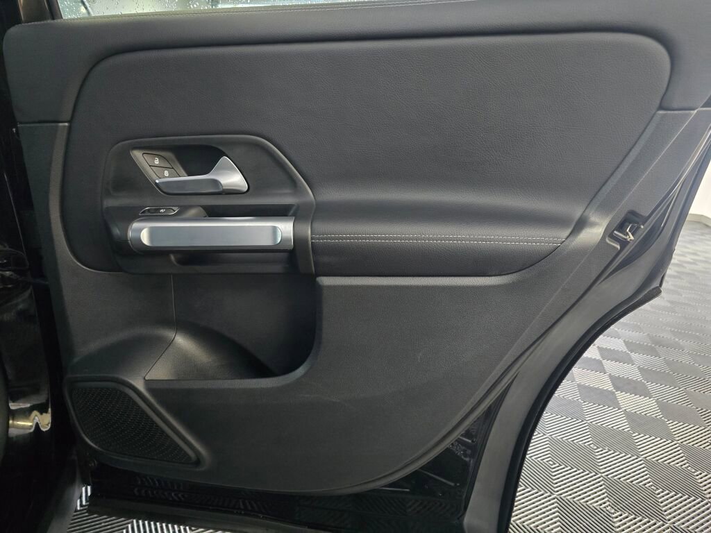 Used 2023 Mercedes-Benz GLB 250 4MATIC image 41